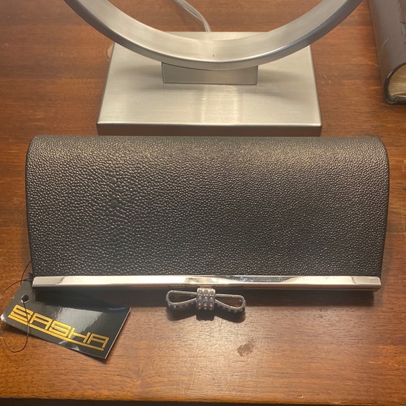 Clutch - Picture 1 of 4